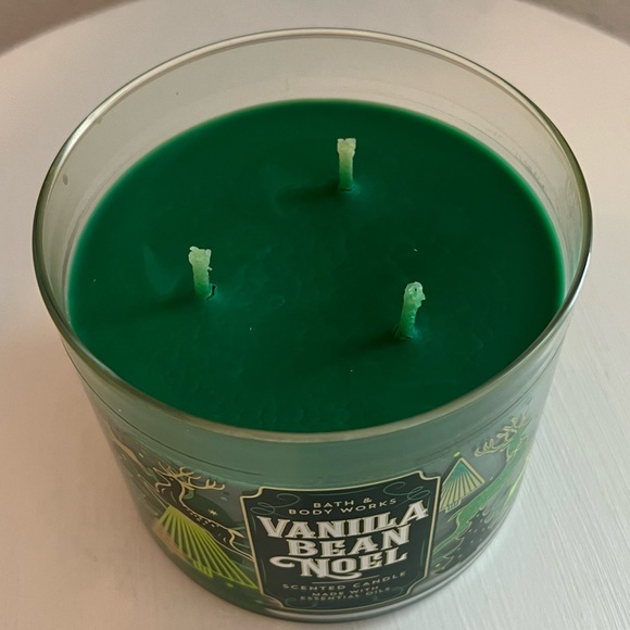 NWT: Bath and Body Works Vanilla Bean Noel Candle - Picture 5 of 6